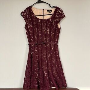 Beautiful R&K Petite Burgundy Fit & Flare Lace Dress, 4P, fully lined, great con
